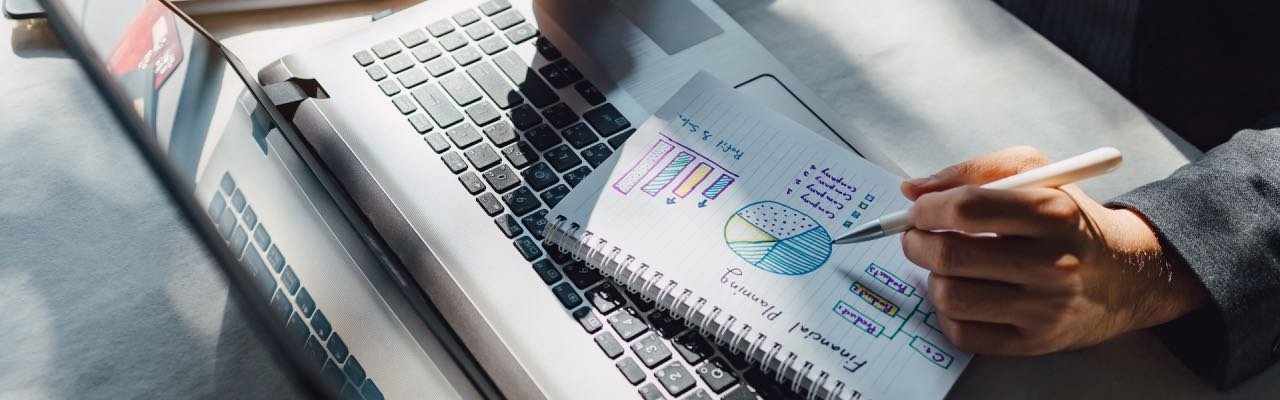 Laptop mit Design Symbolik